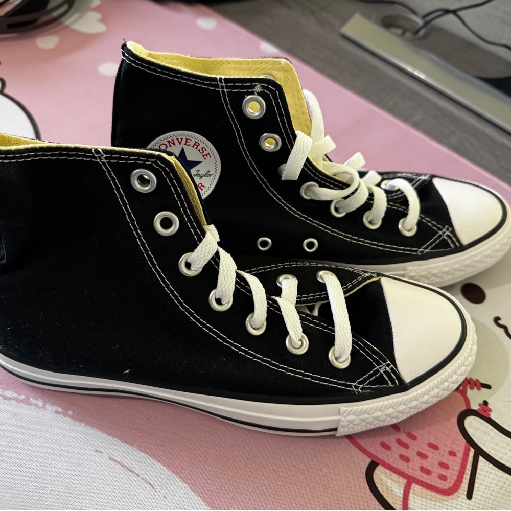 Converse unisex Black and White High-Top all Star Sneakers